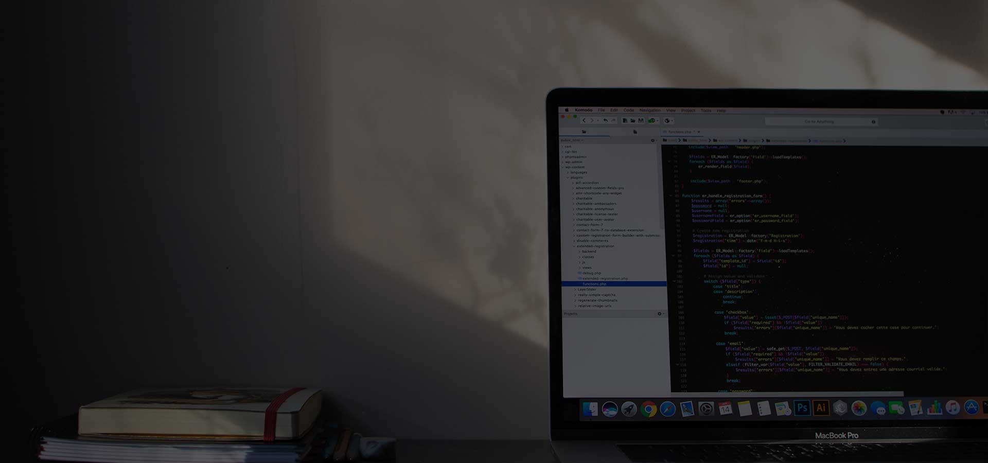 What are the Communication Design Patterns in iOS